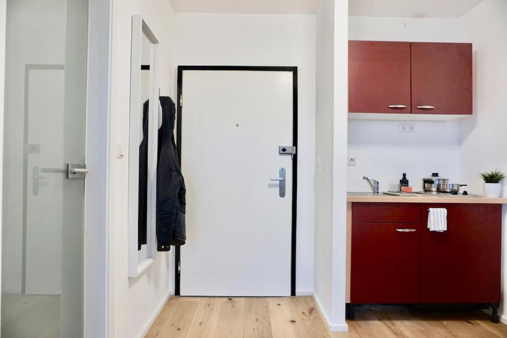 Neu Modernes Apartment In Top Lage, Free Parking Max 1,65M Hoehe Und 1,8M Breite 카를스루에 외부 사진