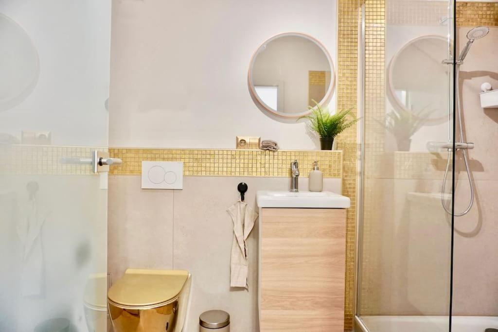 Neu Modernes Apartment In Top Lage, Free Parking Max 1,65M Hoehe Und 1,8M Breite 카를스루에 외부 사진