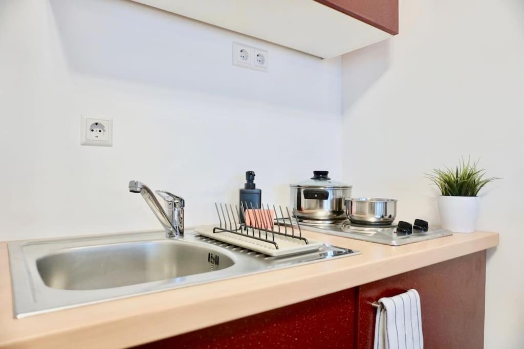 Neu Modernes Apartment In Top Lage, Free Parking Max 1,65M Hoehe Und 1,8M Breite 카를스루에 외부 사진