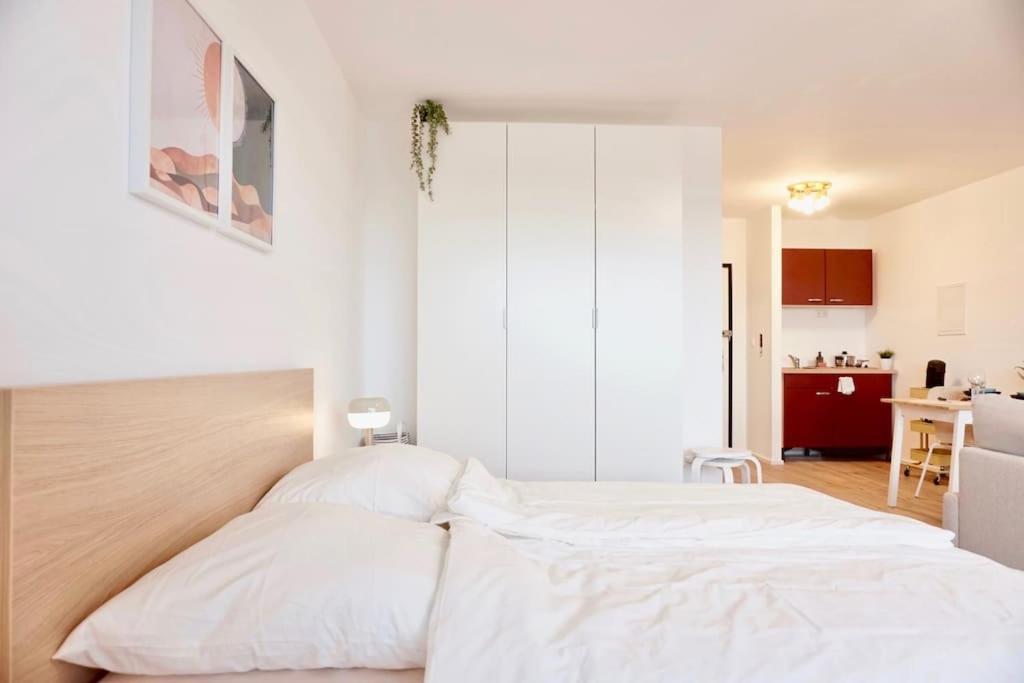 Neu Modernes Apartment In Top Lage, Free Parking Max 1,65M Hoehe Und 1,8M Breite 카를스루에 외부 사진
