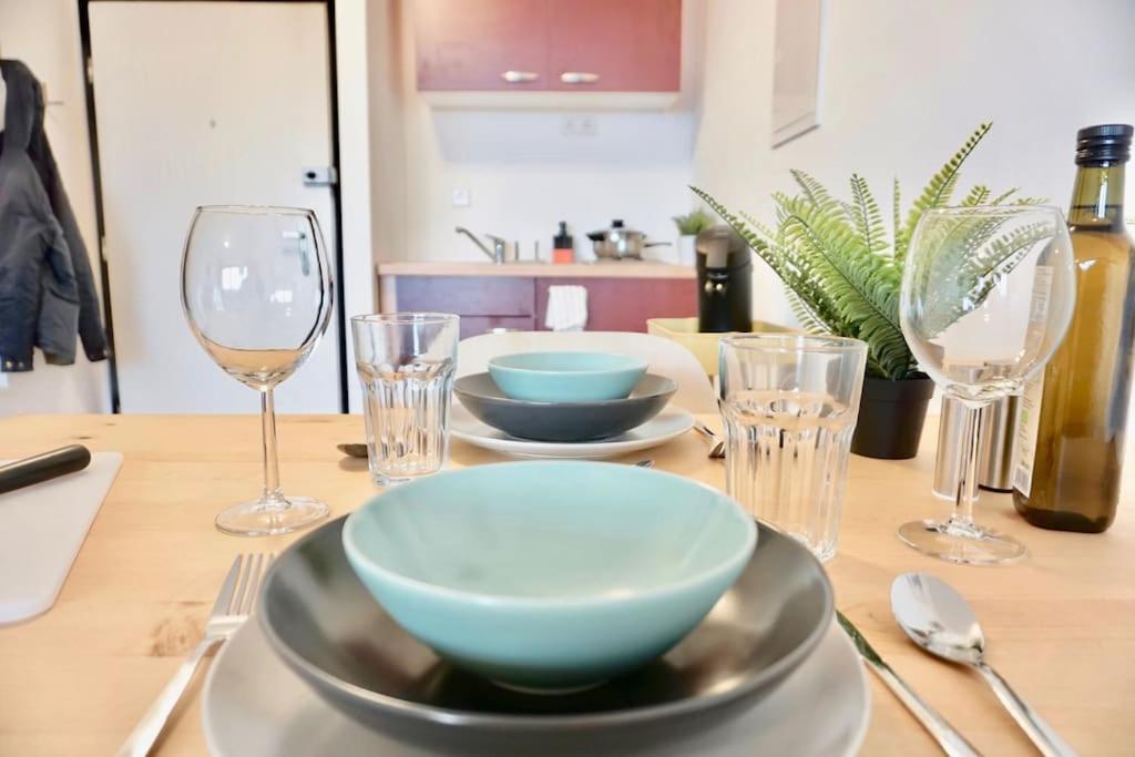 Neu Modernes Apartment In Top Lage, Free Parking Max 1,65M Hoehe Und 1,8M Breite 카를스루에 외부 사진